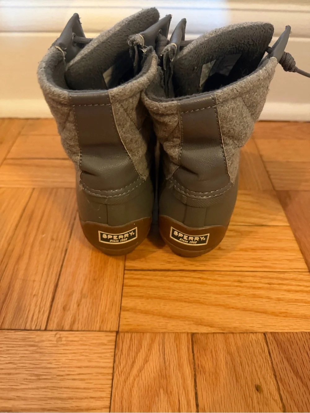Sperry Women’s 8.5 Gray Waterproof Duck Boots